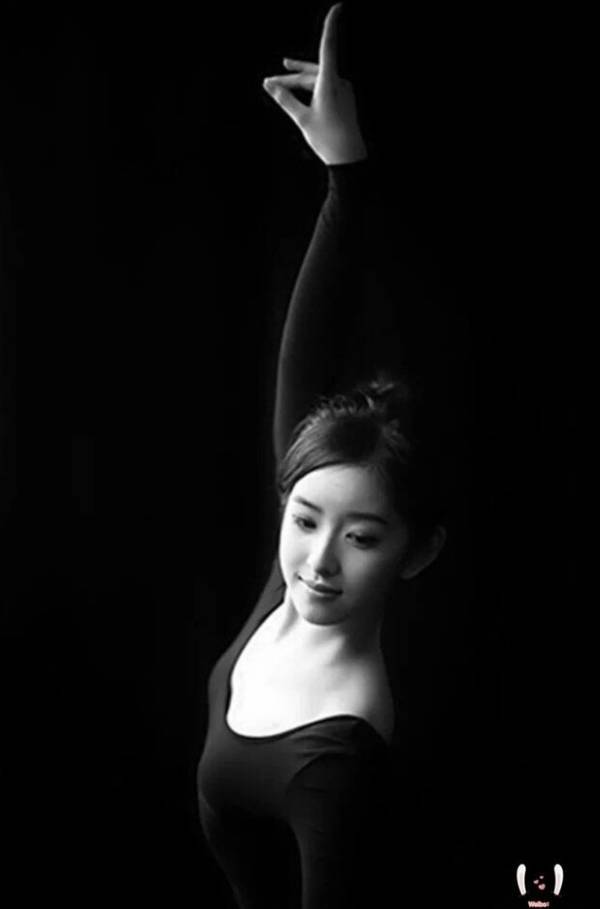 章泽天舞蹈照曝光 天鹅颈美背抢镜(图)